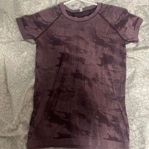 Lululemon swiftly tech short sleeve, size 6